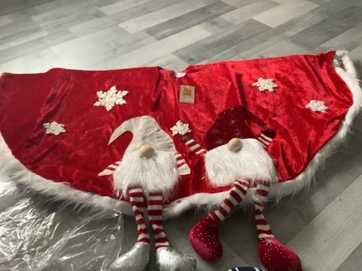 Buy & Sell Woodsetton Dudley - Photos for New Christmas tree skirt
