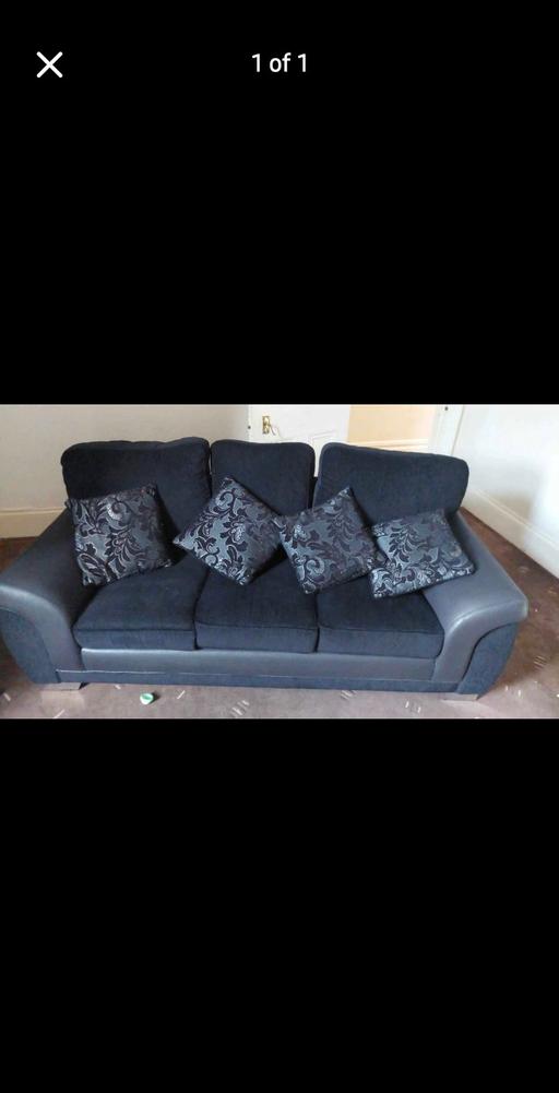 Buy & Sell West Bromwich Sandwell - Photos for 3 Seater Sofa