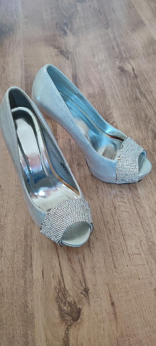 Buy & Sell Osterley South West London - Photos for Diamond studded silver high heels