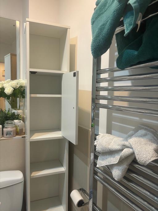 Buy & Sell Limehouse East London - Photos for Tall bathroom cabinet white