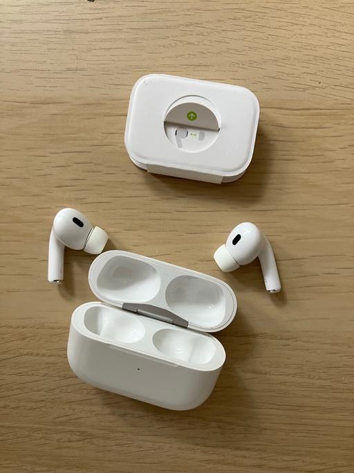 Buy & Sell New Malden Kingston upon Thames - Photos for Genuine Airpods Pro 2 USB C magsafe