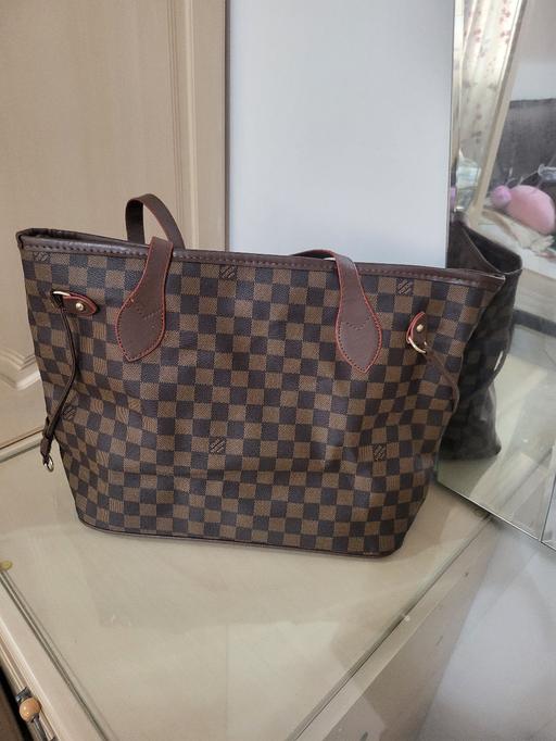 Buy & Sell Healey Rochdale - Photos for Ladies LV handbag
