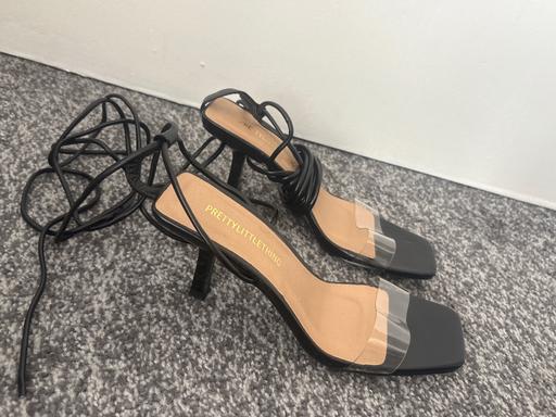 Buy & Sell Devons Road East London - Photos for Black laced heel sandals