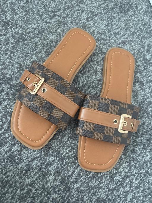 Buy & Sell Bromley by Bow East London - Photos for Brown sandals