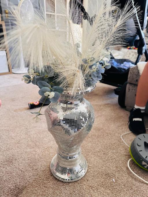 Buy & Sell Thamesmead South East London - Photos for Vase floor standing 2foot with flowers