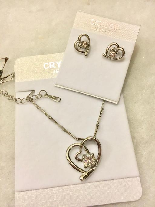 Buy & Sell The Embankment Business Park Stockport - Photos for White crystal necklace sets n160