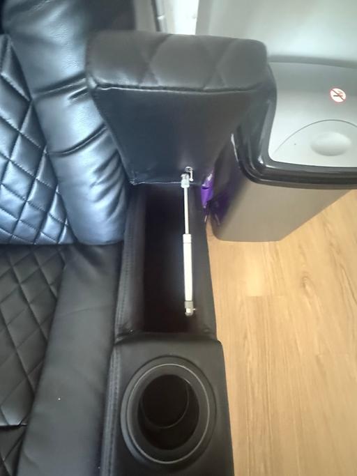 Buy & Sell Phipps Bridge Station Merton - Photos for Electric replacing chair with table