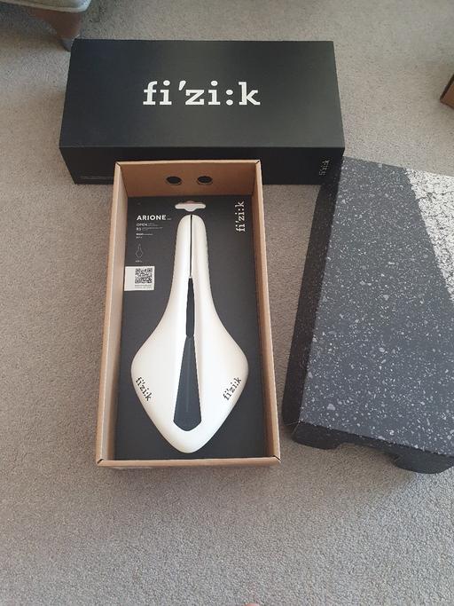 Buy & Sell Cross Lanes Wrexham - Wales - Photos for Road cycling saddle