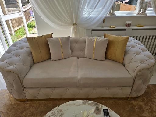 Buy & Sell Sark Guernsey - Photos for Beige and gold 3 seater sofa