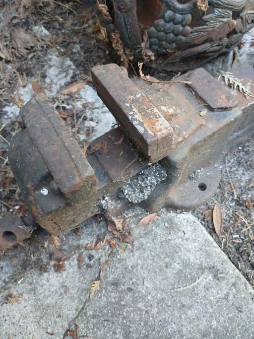 Buy & Sell Netherton Dudley - Photos for big heavy vice rusty
