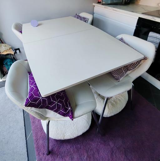 Buy & Sell Elstow Bedford - Photos for White Gloss Extendable Dining Table & 4 Leath