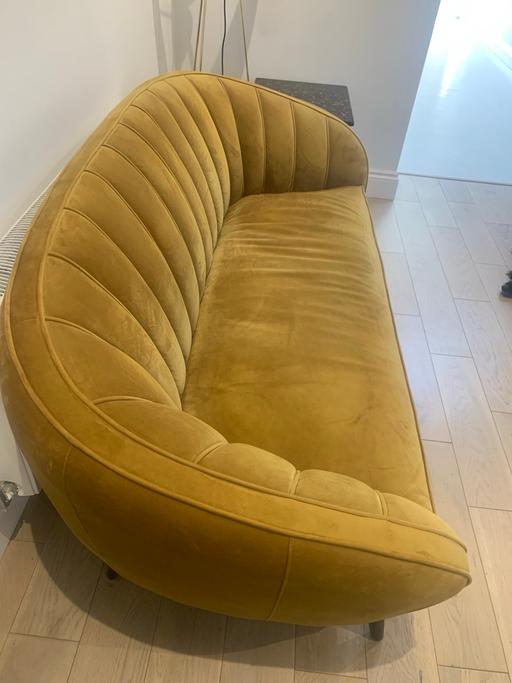 Buy & Sell St Johns South East London - Photos for Velvet sofa