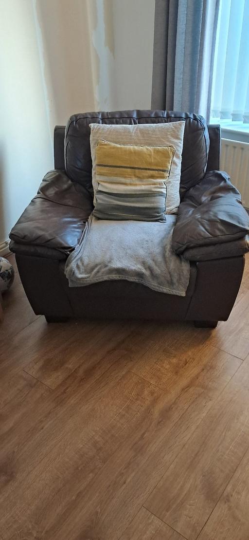 Buy & Sell Skelmersdale West Lancashire - Photos for 2 x chairs and settee