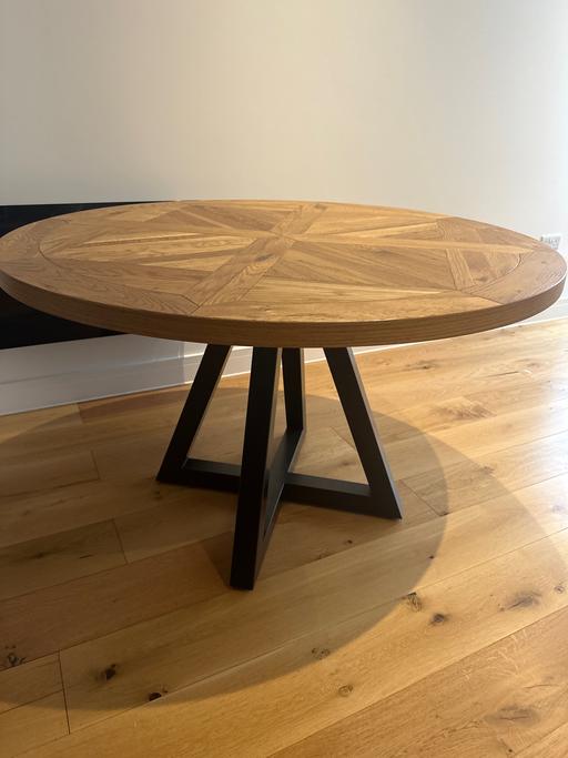 Buy & Sell Leatherhead Mole Valley - Photos for Solid oak round dining table + 4 suede chairs