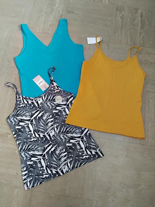 Buy & Sell Stow Heath Wolverhampton - Photos for New 3 Vests 14.
