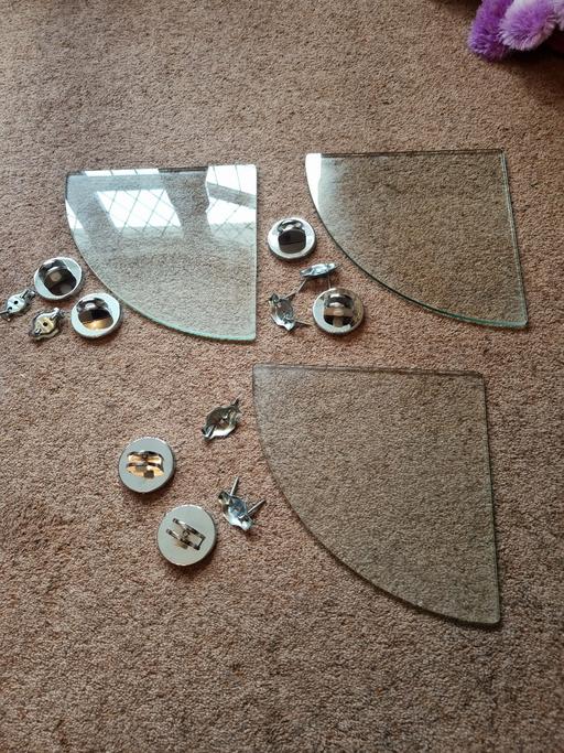 Buy & Sell Banstead Reigate and Banstead - Photos for Glass Corner Shelves x 3
