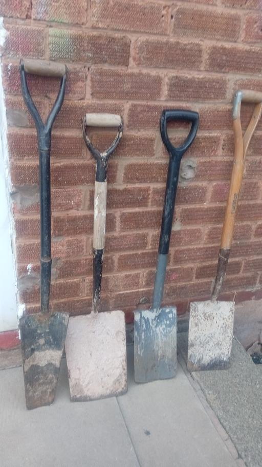 Buy & Sell Shard End Birmingham - Photos for job lot off 4 shovles good condition