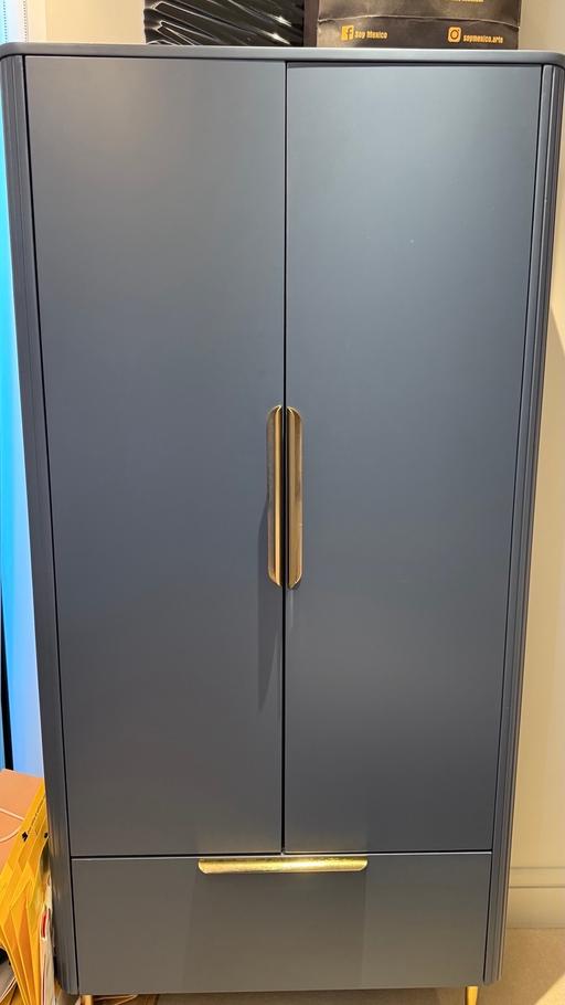 Buy & Sell Aldgate Central London - Photos for Wardrobe and matching nightstands