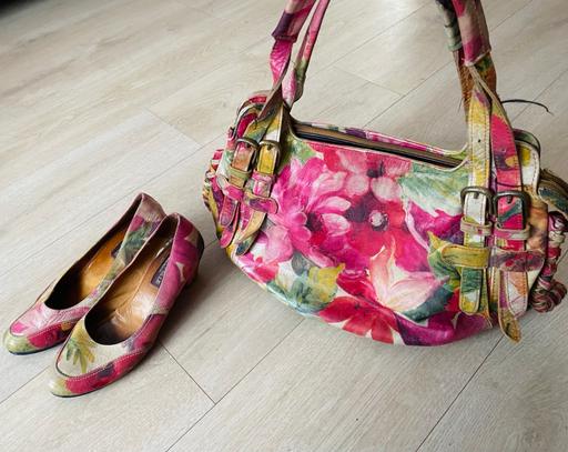 Buy & Sell Halton Leeds - Photos for Heels and matching handbag
