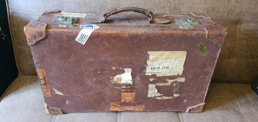 Buy & Sell Harrowden Bedford - Photos for Genuine Vintage 1930s Brown Leather Suitcase