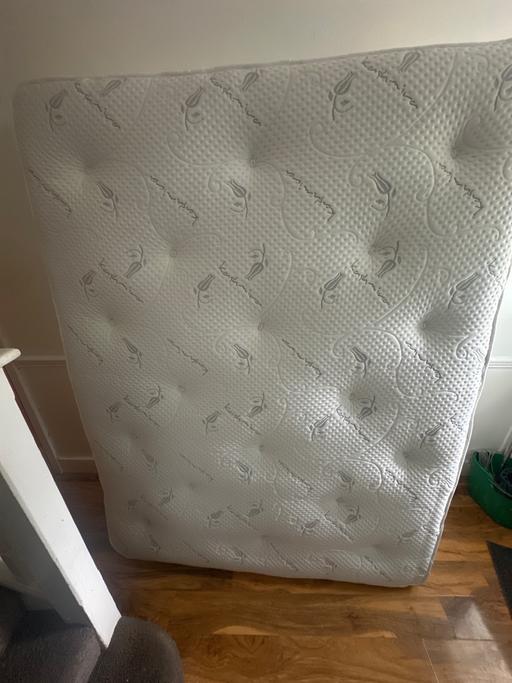 Buy & Sell - Photos for Brand new king size mattress