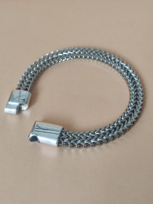 Buy & Sell Grafton Street Industrial Estate West Northamptonshire - Photos for Beautiful magnetic bracelet