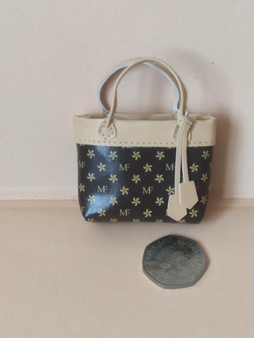 Buy & Sell Grafton Street Industrial Estate West Northamptonshire - Photos for Beautiful doll bags