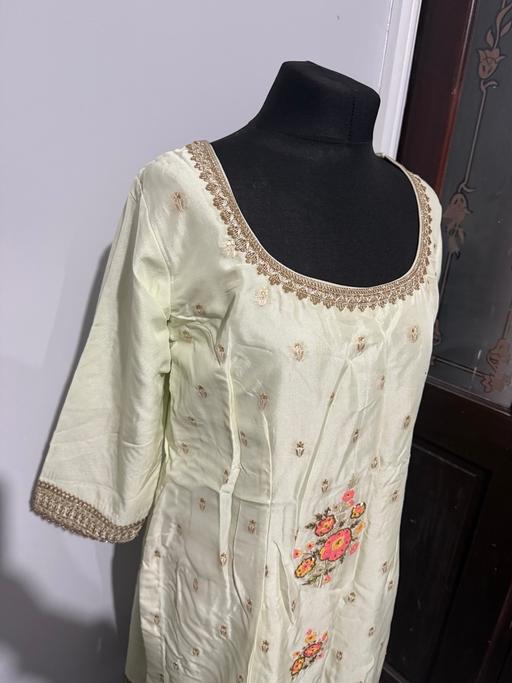 Buy & Sell Goldthorn Park Wolverhampton - Photos for Ladies Indian suit