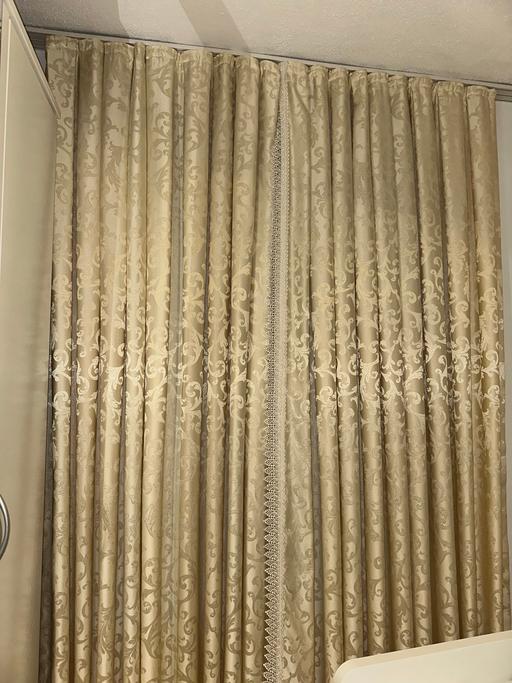 Buy & Sell Tulse Hill South East London - Photos for Lovely Pale Yellow Curtains with Gold Pattern