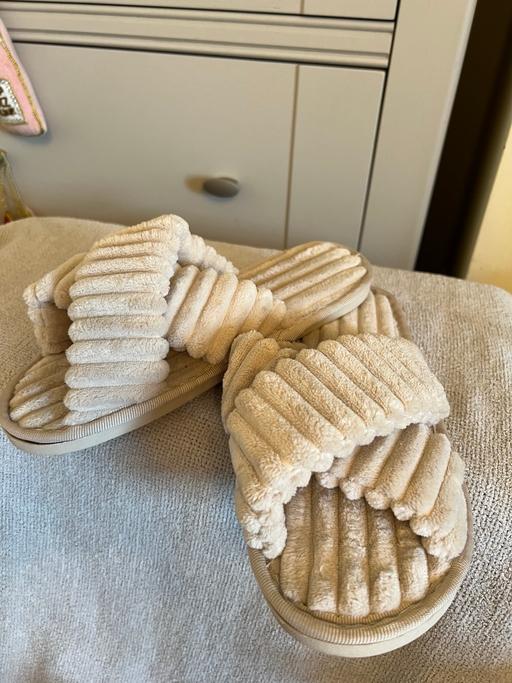 Buy & Sell Easington Lane Sunderland - Photos for Womens Slippers ( Size 5 )