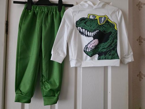 Buy & Sell Blackpool Town Centre Blackpool - Photos for Dinosaur tracksuit age 4 yrs NEW