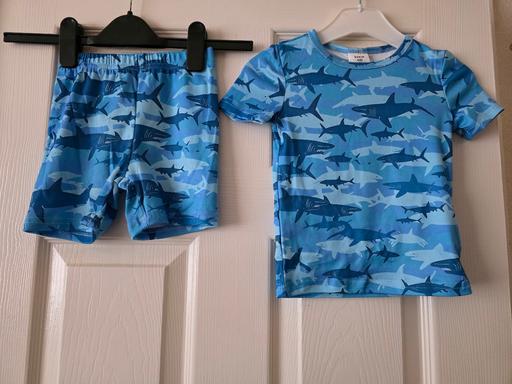 Buy & Sell Blackpool Town Centre Blackpool - Photos for Shark shorts & t shirt set age 4 yrs NEW