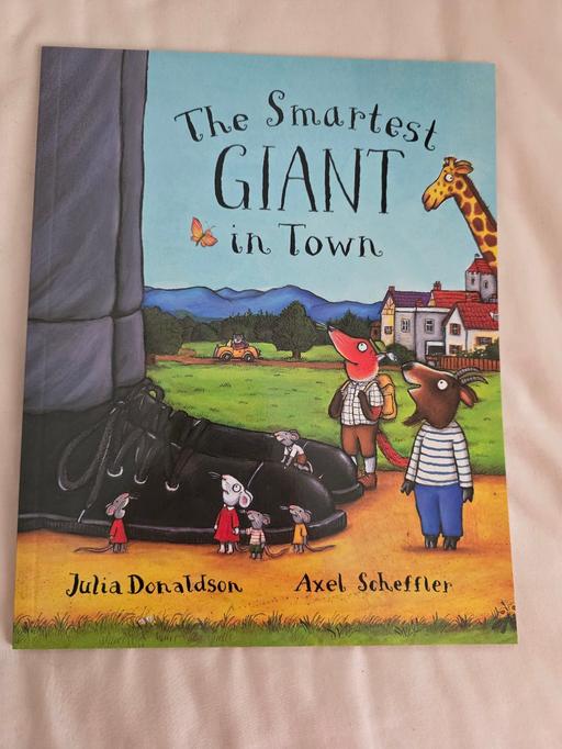 Buy & Sell Blackpool Town Centre Blackpool - Photos for The smartest giant in town book NEW