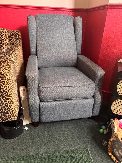 Buy & Sell Clerkenwell Central London - Photos for Recliner armchair
