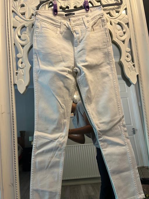 Buy & Sell Hunton Bridge Three Rivers - Photos for 26w Levi’s jeans white