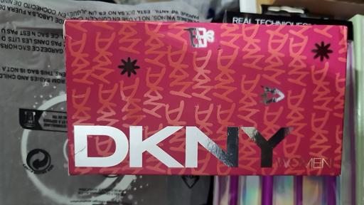 Buy & Sell Gatley Stockport - Photos for Dkny gift set