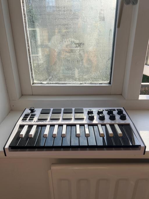 Buy & Sell Battersea South West London - Photos for AKAI PROFESSIONAL MPL MINI KEYBOARD PAD CONTR