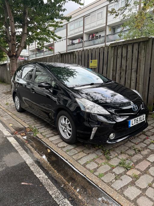 Vehicles Commercial Road East London - Photos for Toyota Prius Plus ICON