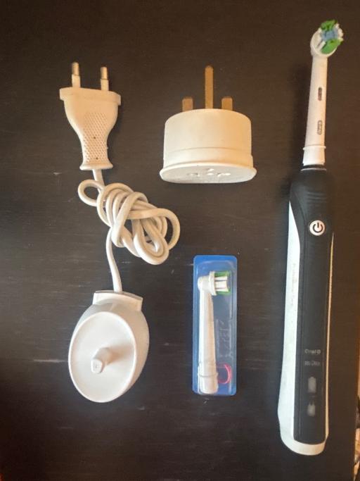 Buy & Sell Clapham South West London - Photos for Oral B Electric Toothbrush Kit