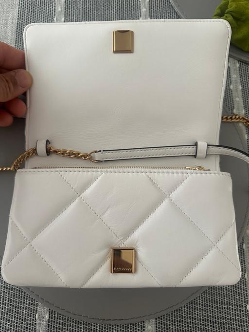 Buy & Sell Heston Hounslow - Photos for Tory Burch