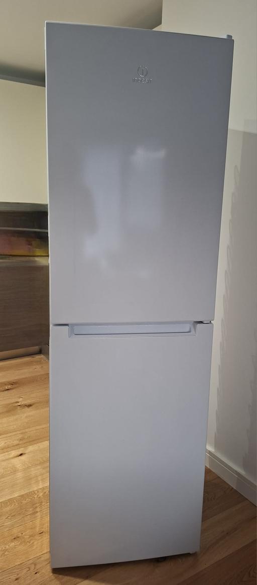 Buy & Sell Hounslow Town Centre Hounslow - Photos for Freestanding Indesit Fridge/Freezer LD85 F1 W