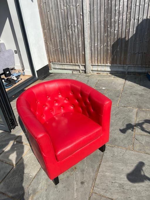 Buy & Sell Croydon Croydon - Photos for Red Faux Leather Arm chair - Stylish & Comfi