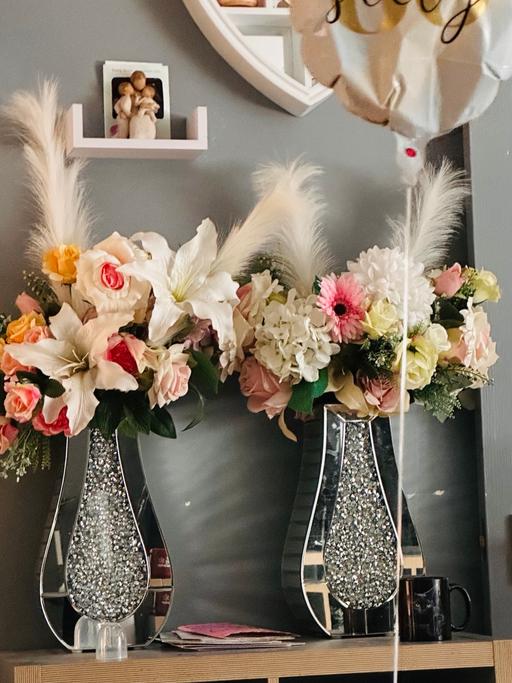 Buy & Sell Thamesmead South East London - Photos for 2 LARGE BLING FLOWER VASE WITH FLOWERS