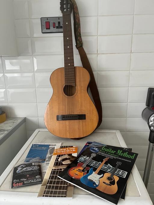 Buy & Sell Woodsetton Dudley - Photos for Old guitar