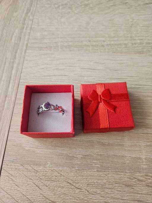 Buy & Sell Newton Doncaster - Photos for pretty ring, size large..NEW and boxed