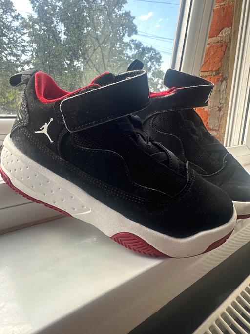 Buy & Sell Devons Road East London - Photos for JORDAN TRAINERS