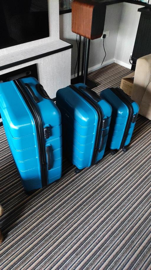 Buy & Sell Far Cotton West Northamptonshire - Photos for Vonhaus Special Edition suitcases. 