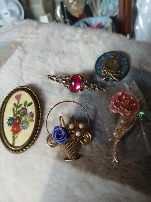 Buy & Sell Netherton Dudley - Photos for 5 broaches