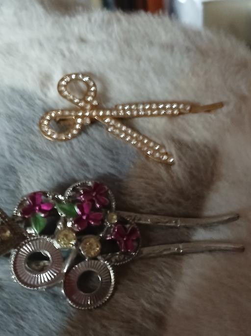 Buy & Sell Holly Hall Dudley - Photos for scissors is hair grip other slide