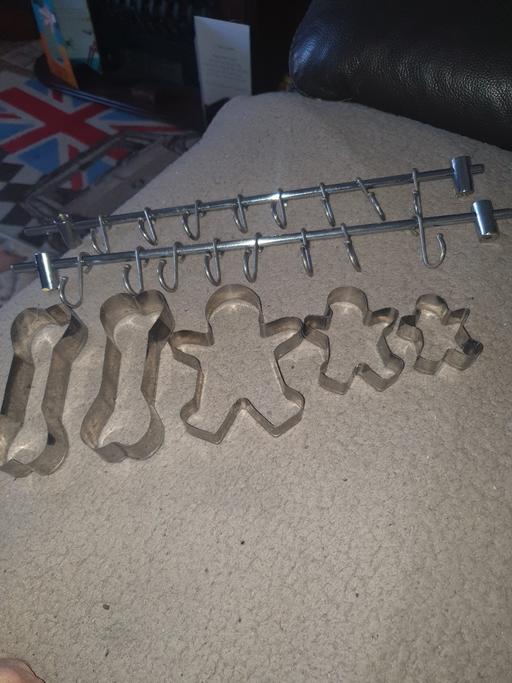 Buy & Sell Pensnett Dudley - Photos for 2 Utensil Hook Racks & 5 Pastry Cutters ,VGC